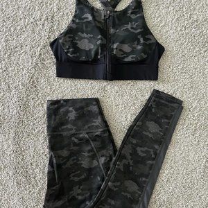 Fabletics Powerhold Leggings + Sports Bra FULL SET in Charcoal Camo - Medium